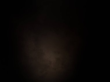 Siyah bir arkaplan ve koyu bir ışık