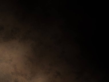 Takım elbiseli ve kravatlı bir adam karanlık bir arka planın önünde duruyor.