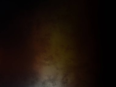 Battaniyeli yatakta oturan biri.