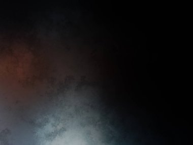 Tenis kortunda raket tutan bir adam.