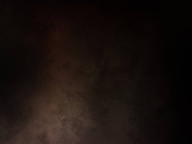 Takım elbiseli ve kravatlı bir adam duvarın önünde duruyor.