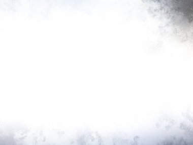 Karla kaplı yamaçta kar kayağı yapan bir adam.