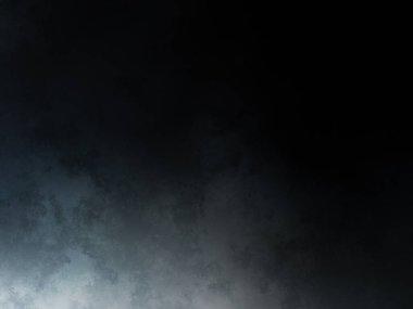 Karlı bir yamaçta snowboard süren bir adam.