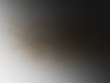 Elinde kamera tutan bir kişi.