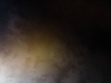 Elinde tenis raketi tutan biri.