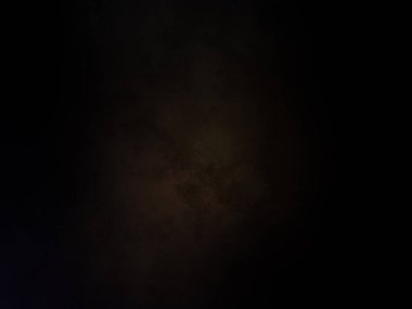 Elinde cep telefonu tutan biri.