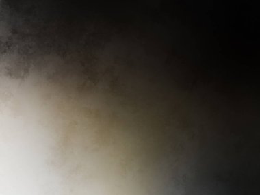 Takım elbiseli ve kravatlı bir adam duvarın önünde duruyor.