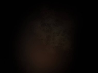 Karanlık gökyüzü ve aydınlığı olan siyah bir arkaplan.