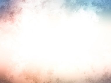 Karlı bir yüzeyde kaykay süren bir insan.