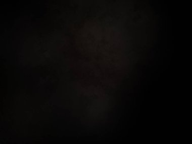 Beyaz ve kırmızı saati olan siyah bir arkaplan.