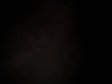 Beyaz ve kırmızı saati olan siyah bir arkaplan.