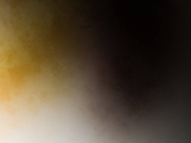 Tenis kortunda raket tutan bir adam.