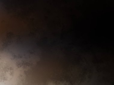 Okyanusta bir dalgada kaykay süren bir adam.