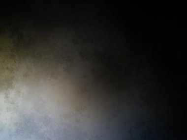 Elinde tenis raketi tutan biri.