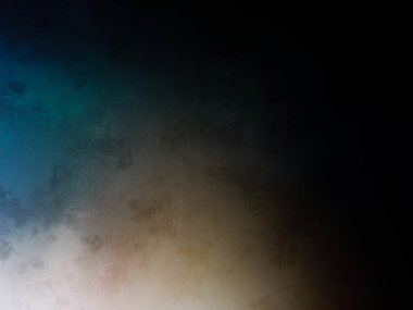 Tenis kortunda raket tutan bir adam.