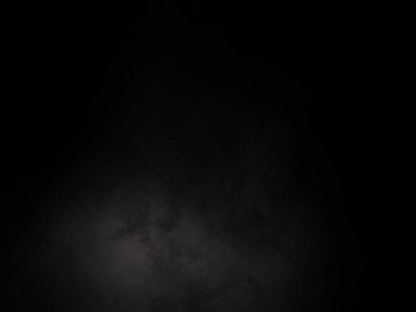 Beyaz ve kırmızı saati olan siyah bir arkaplan.