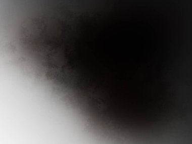 Gökyüzündeki bir uçağın siyah beyaz fotoğrafı.