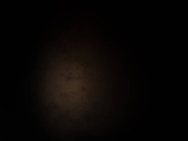 Karanlık gökyüzünde dolunay.