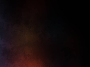 Takım elbiseli ve kravatlı bir adam karanlık bir arka planın önünde duruyor.