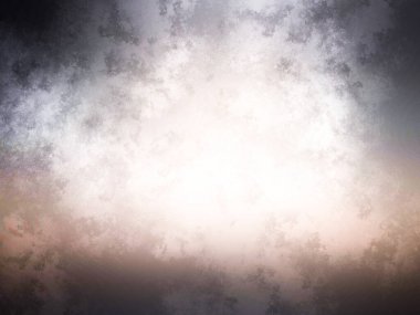 Rampada kaykay süren biri.