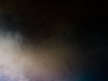 Elinde tenis raketi tutan biri.