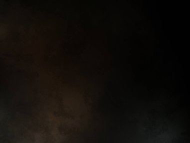 Takım elbiseli ve kravatlı bir adam ateşin önünde duruyor.