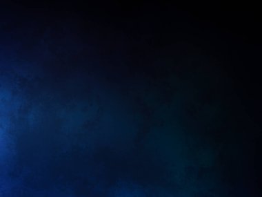 Siyah gömlekli bir adam tenis raketi tutuyor.