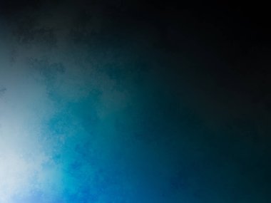 Sörf tahtasında suda bir insan.