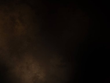 Takım elbiseli ve kravatlı bir adam karanlık bir arka planın önünde duruyor.