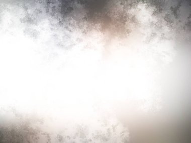 Karlı bir yüzeyde snowboard süren bir insan.