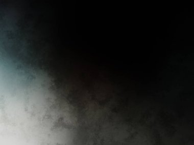 Takım elbiseli ve kravatlı bir adam duvarın önünde duruyor.