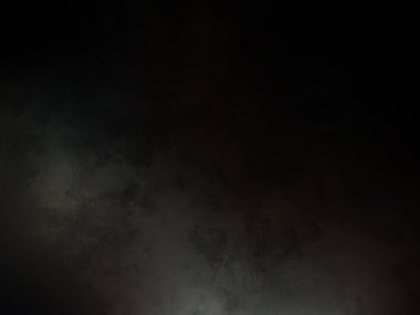 Karlı bir yüzeyde snowboard süren bir insan.