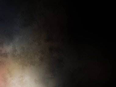 Takım elbiseli ve kravatlı bir adam tenis raketi tutuyor.