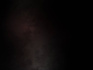 Karanlık bir odada siyah bir geçmişi olan biri.