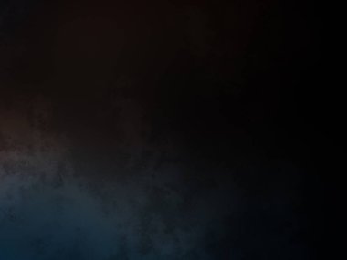 Takım elbiseli ve kravatlı bir adam karanlık bir arka planın önünde duruyor.