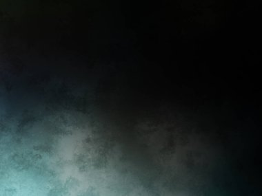 Siyah gömlekli bir adam tenis raketi tutuyor.