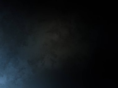 Karanlıkta snowboard yapan biri.