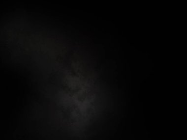 Ortasında beyaz ışık olan siyah bir arkaplan.