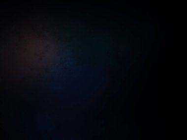 Elinde tenis raketi tutan biri.