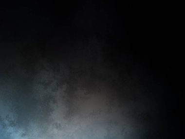 Karlı bir yüzeyde snowboard süren bir insan.