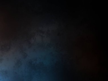 Elinde mikrofon tutan takım elbiseli ve kravatlı bir adam.