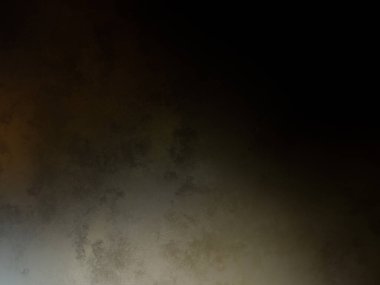 Takım elbiseli ve kravatlı bir adam duvarın önünde duruyor.