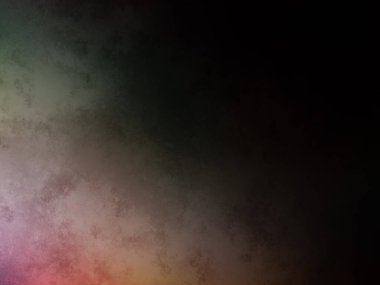 Karanlık bir odada parlayan renkli bir ışık.