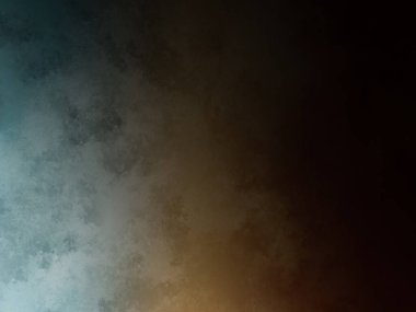 Rampada kaykay süren biri.