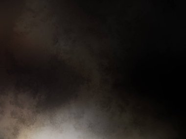 Karanlıkta ata binen bir insan.