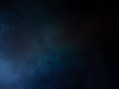 Takım elbiseli ve kravatlı bir adam karanlık bir arka planın önünde duruyor.