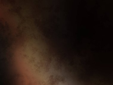 Takım elbiseli ve kravatlı bir adam karanlık bir arka planın önünde duruyor.