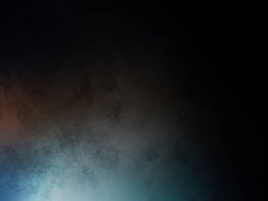 Tenis kortunda raket tutan bir adam.