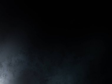 Siyah gömlekli bir adam tenis raketi tutuyor.