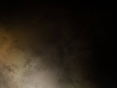 Takım elbiseli ve kravatlı bir adam duvarın önünde duruyor.